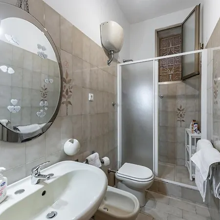 Guesthost - Station Terrace Near The Sea